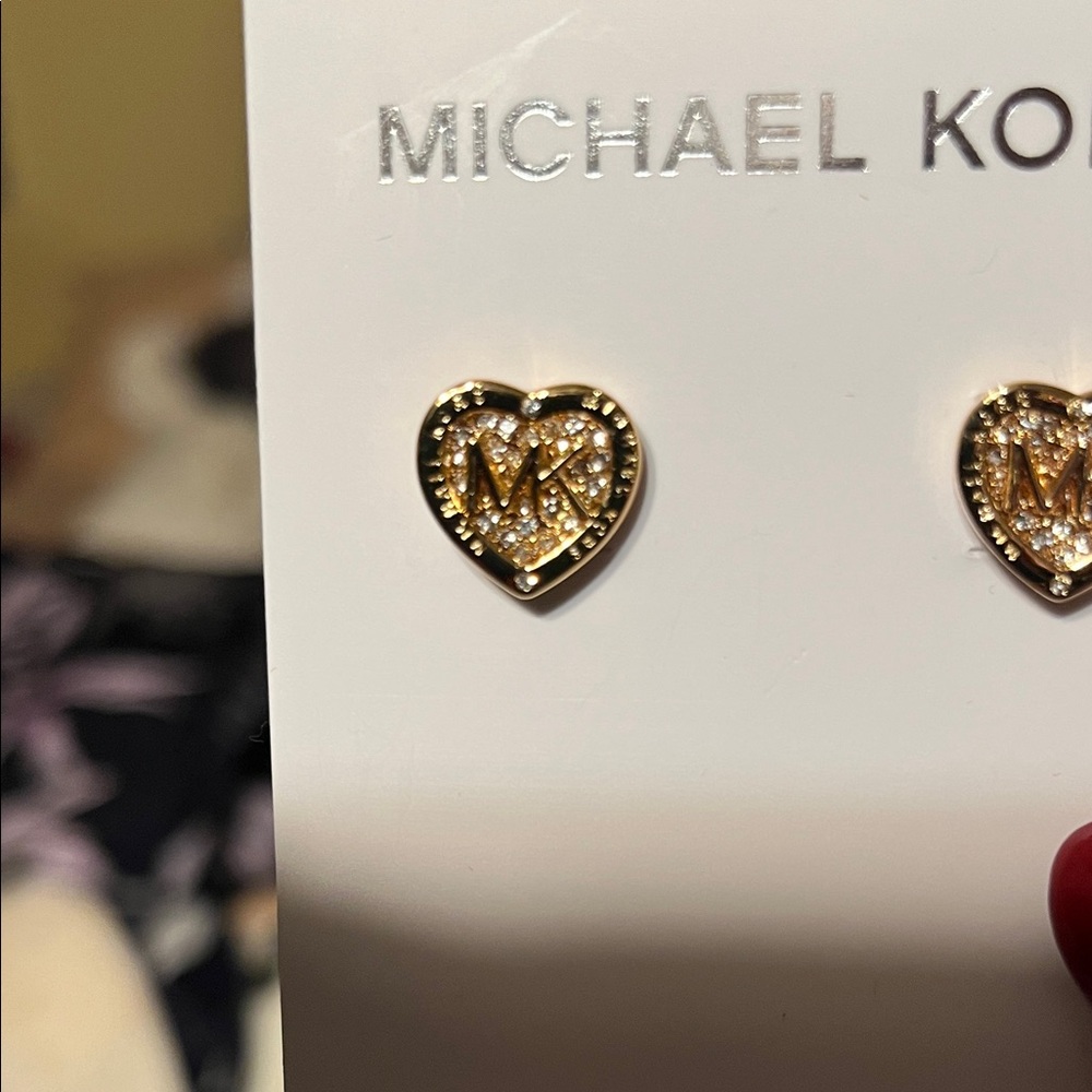 NWT Michael Kors Gold Heart Stud Earrings with bling - Picture 3 of 6